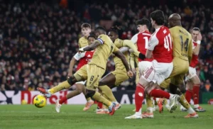 Những bàn thua muộn trở thành nỗi ám ảnh với Arsenal